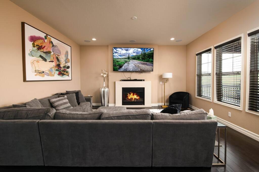 Sunset Casa: Exquisite + Golf Views * Aurora