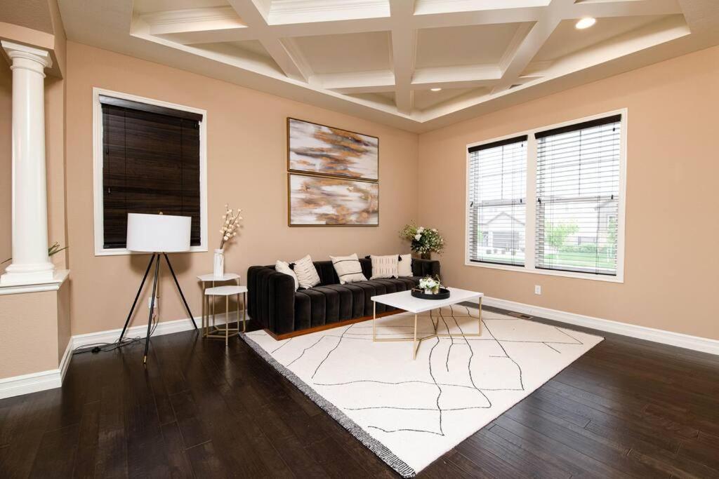 Sunset Casa: Exquisite + Golf Views * Aurora