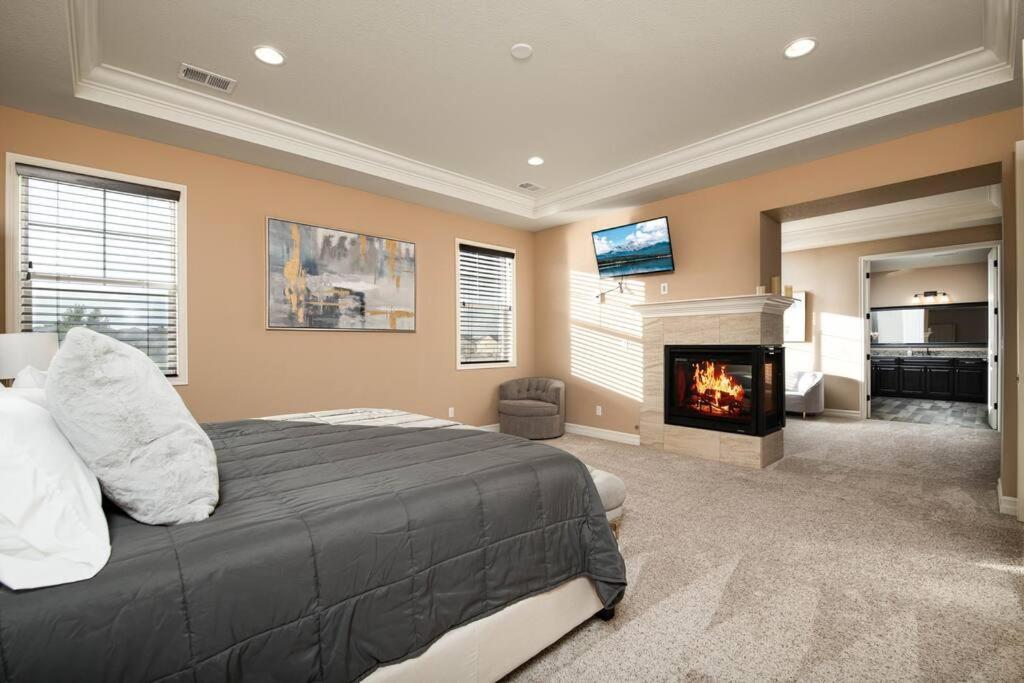 Sunset Casa: Exquisite + Golf Views * Aurora